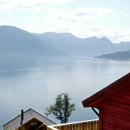 Four-bedroom In Norheimsund